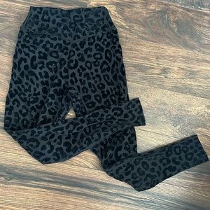 Balance athletica / vitality off-black leopard leggings